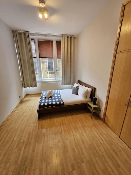 65 Renfield St 2 Bed Apartment