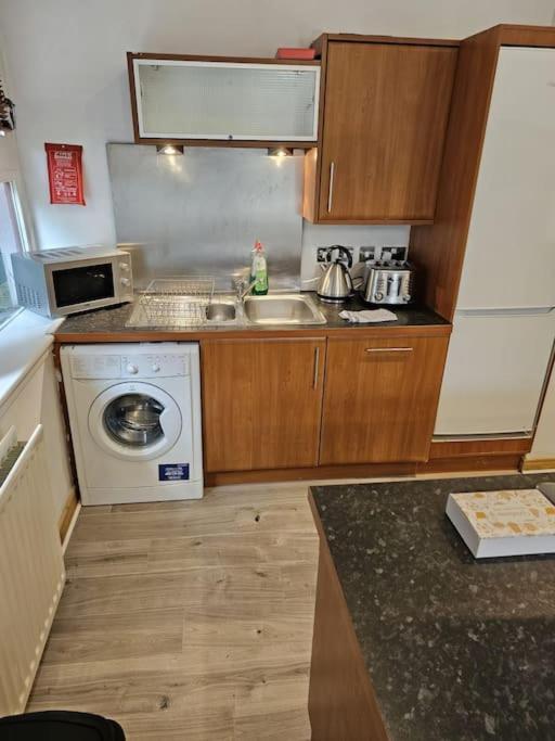65 Renfield St 2 Bed Glasgow