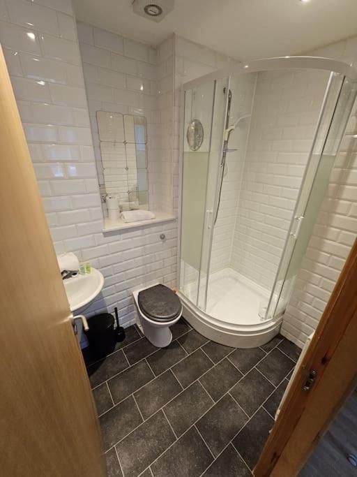 65 Renfield St 2 Bed Apartment