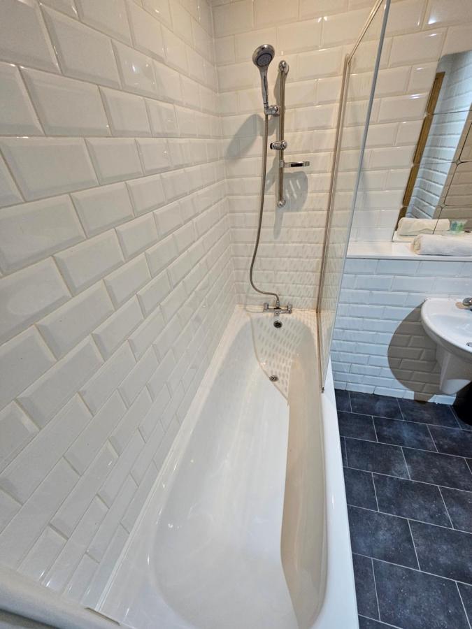 65 Renfield St 2 Bed Apartment