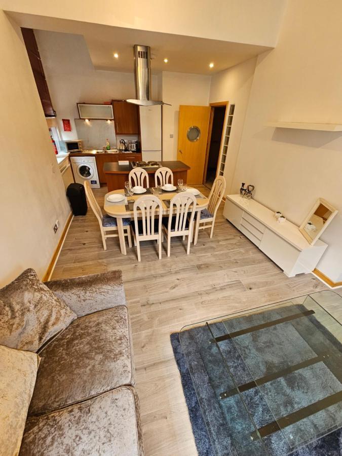 65 Renfield St 2 Bed *