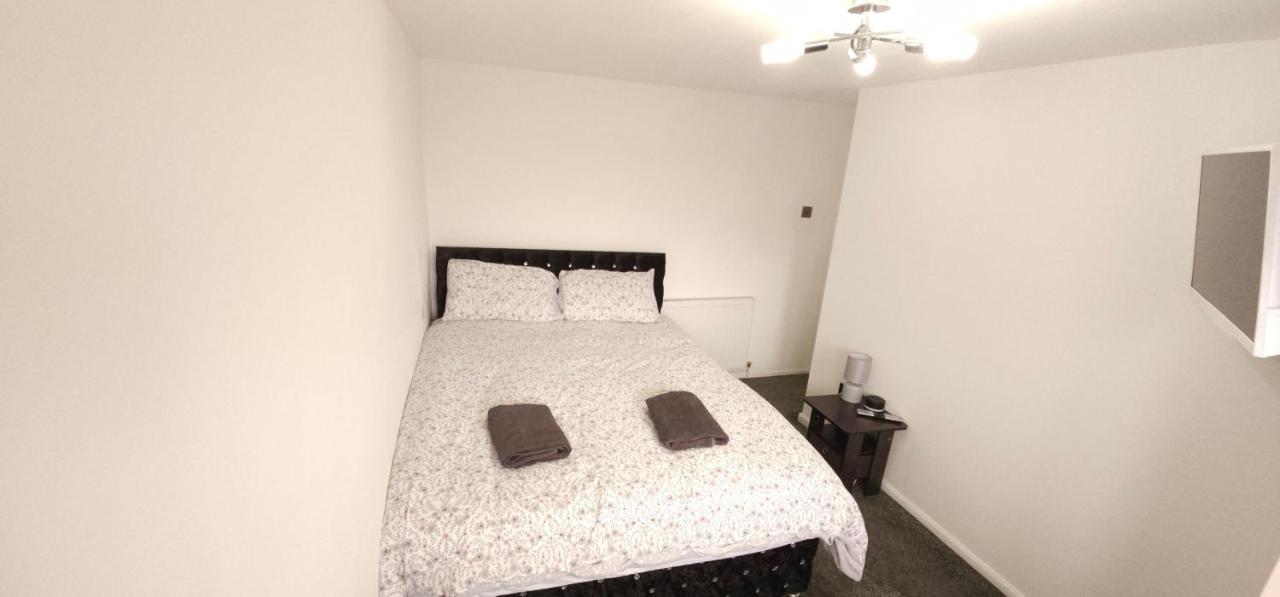 Holiday home Lovely 3 Bed In With Free Parking *