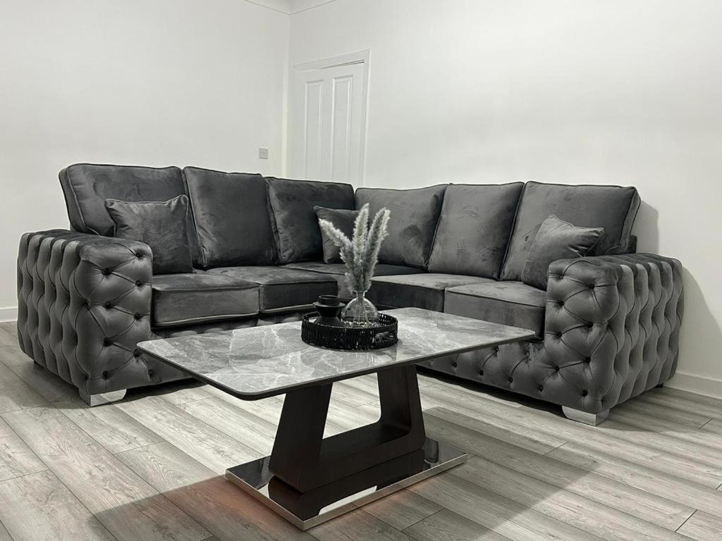 Newly Renovated Lux 2 Bed Glasgow