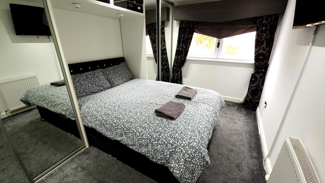 Lovely 3 Bed In With Free Parking *