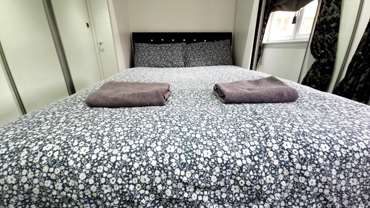 Holiday home Lovely 3 Bed In With Free Parking *