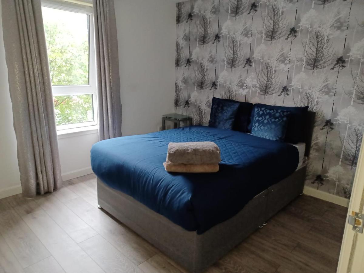 Bellway Commonwealth Apartment, Only Ages Over 23 Apartment Glasgow