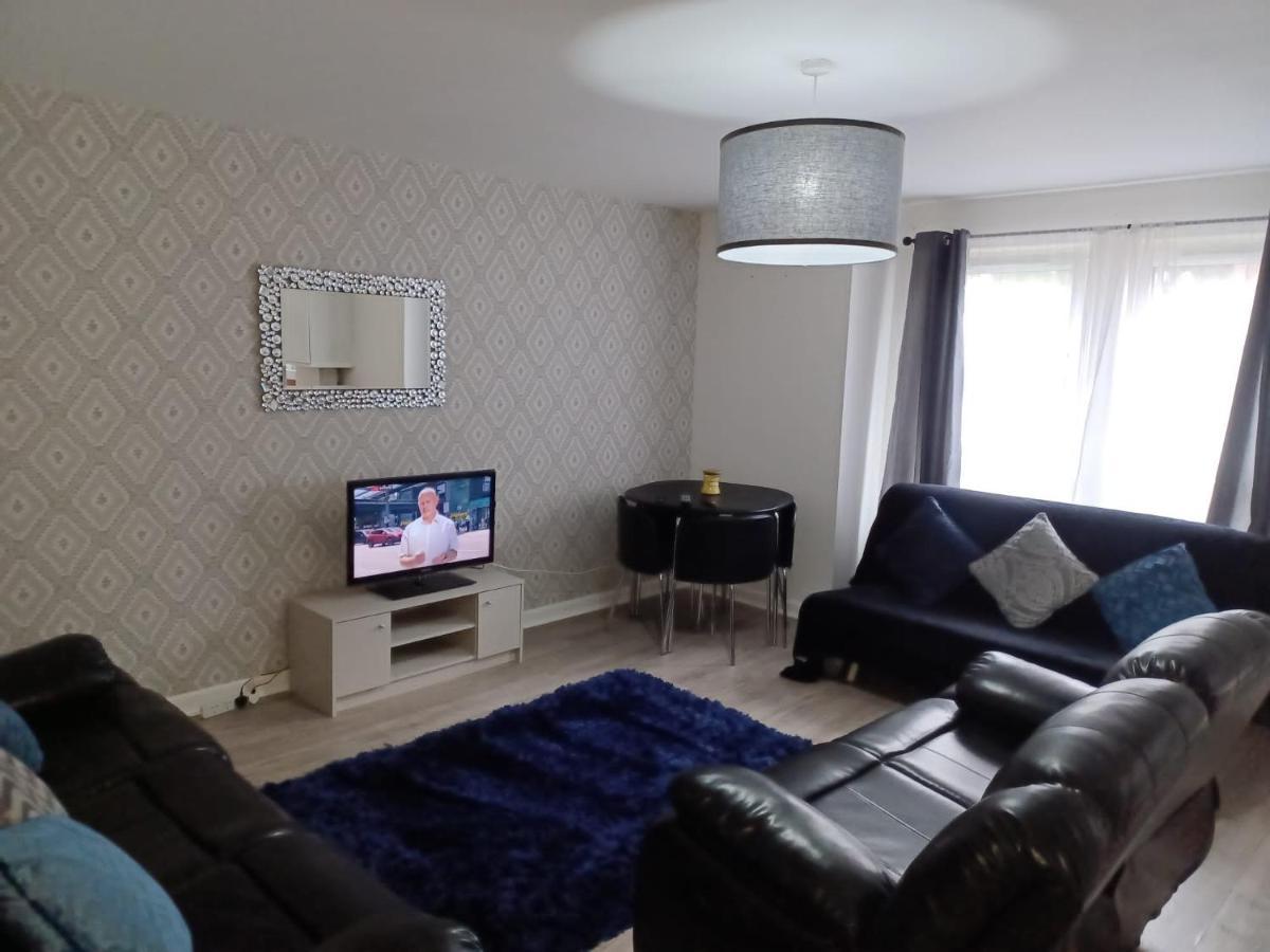 Apartment Bellway Commonwealth Apartment, Only Ages Over 23