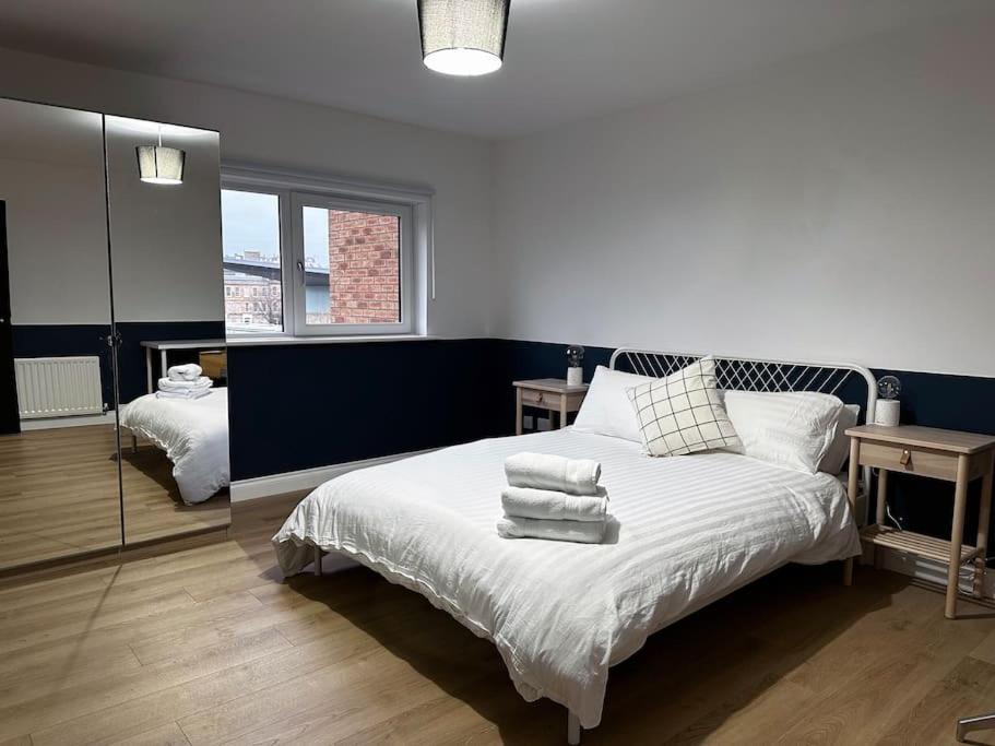 Apartment 3 Bedroom/3 Bathroom Large Flat Near Ovo Hydro
