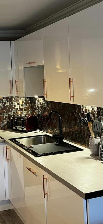 City Centre Flat With River Views And Parking Glasgow
