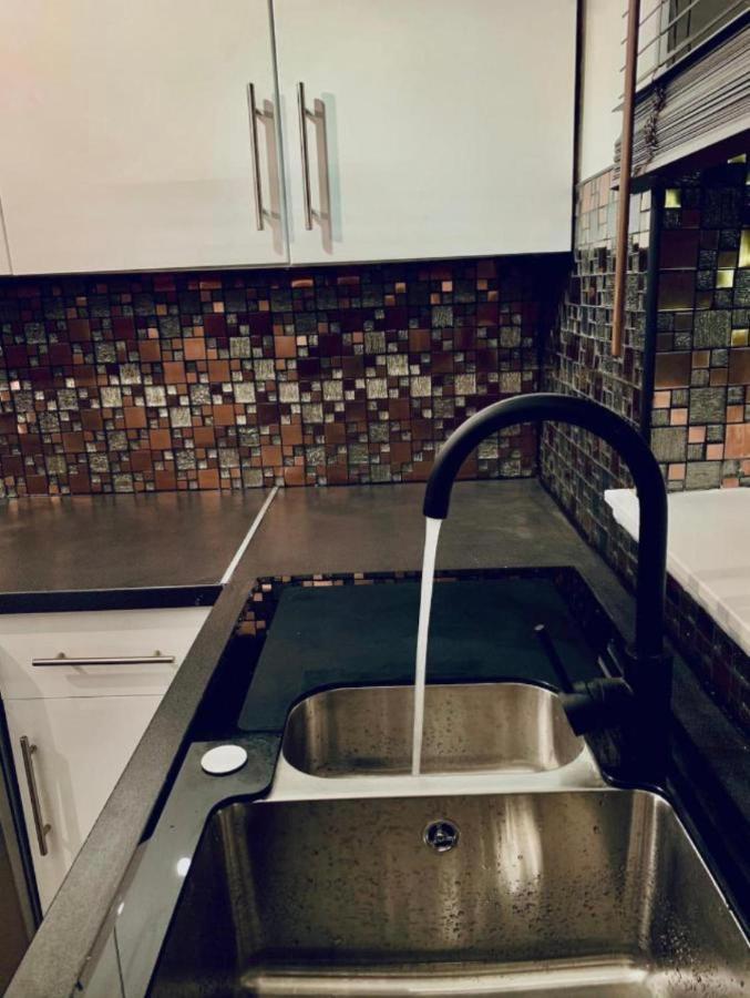 City Centre Flat With River Views And Parking Apartment *