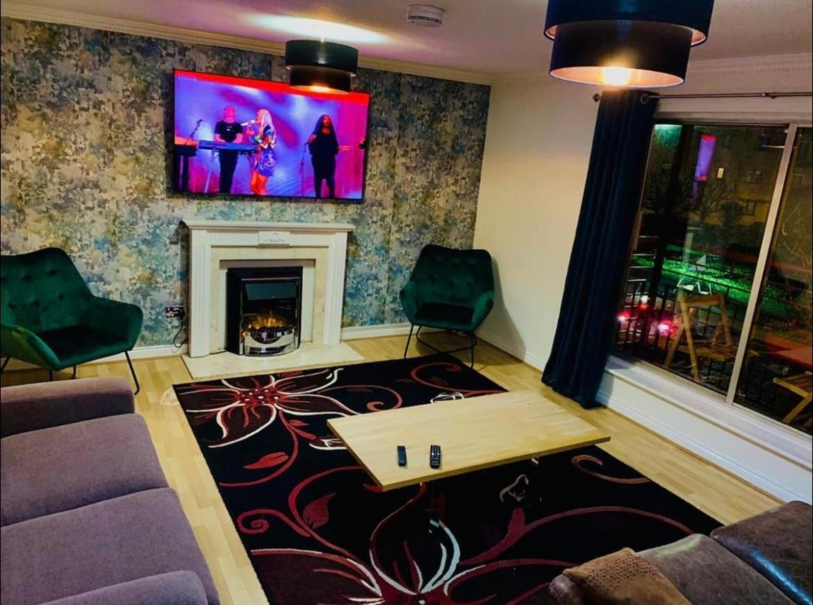 Apartment City Centre Flat With River Views And Parking