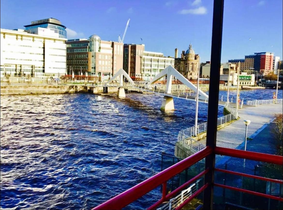 City Centre Flat With River Views And Parking Apartment *