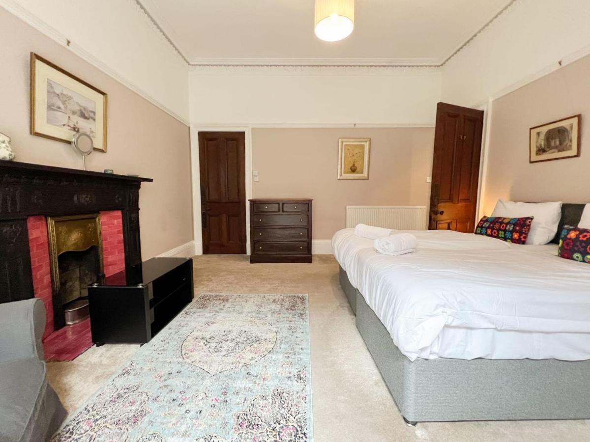 Cozy Retreat West End Apartment