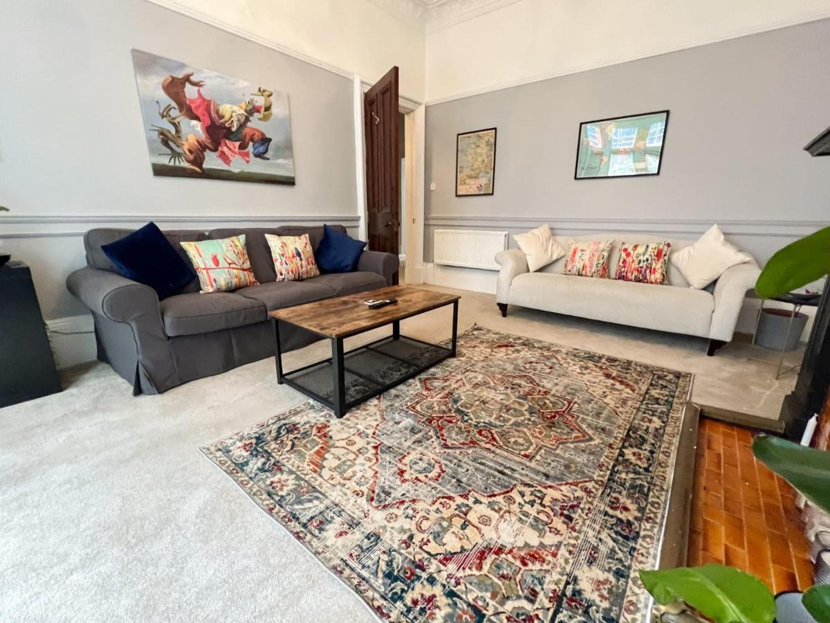 Cozy Retreat West End