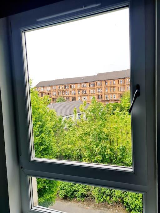 Holiday home Spacious 5bed House, Free Parking, No Party ! Glasgow