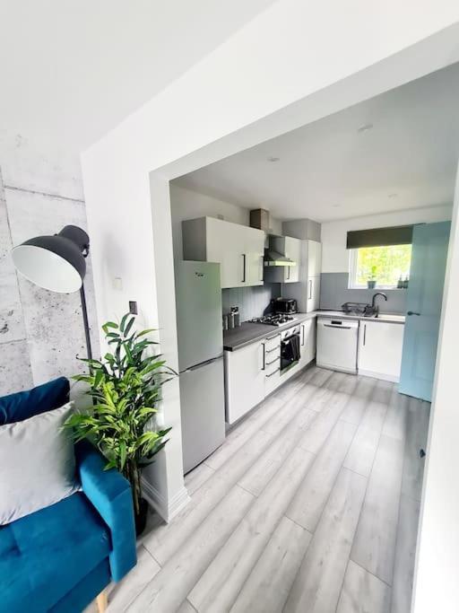 Holiday home Spacious 5bed House, Free Parking, No Party ! Glasgow