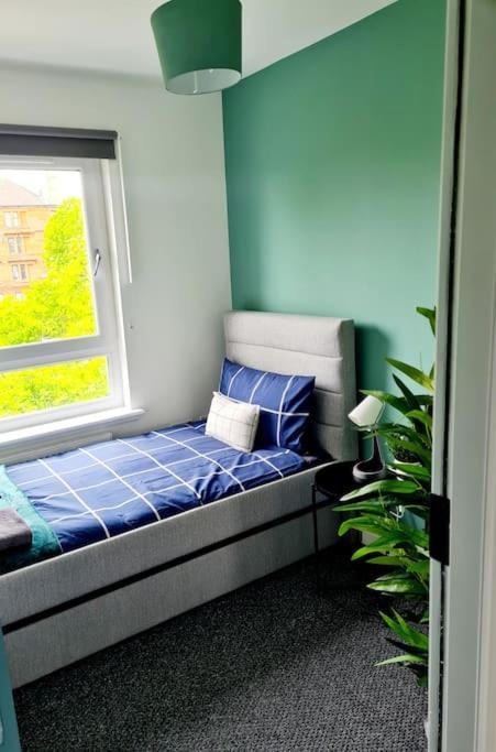 Holiday home Spacious 5bed House, Free Parking, No Party !