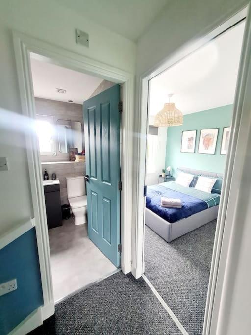 Holiday home Spacious 5bed House, Free Parking, No Party ! *