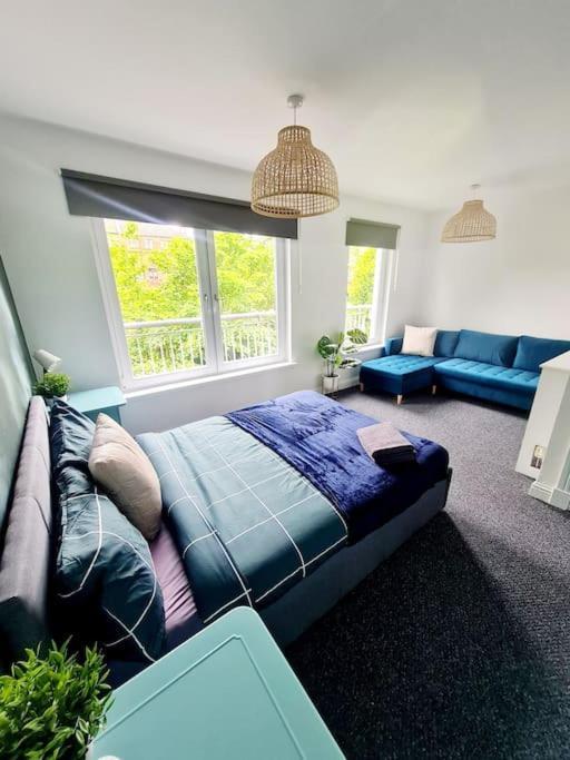Spacious 5bed House, Free Parking, No Party ! Holiday home Glasgow