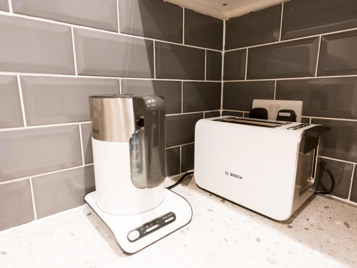 Pass The Keys Per7 Fm 1 Bed Ground Floor Flat Near Cessnock Subway Apartment