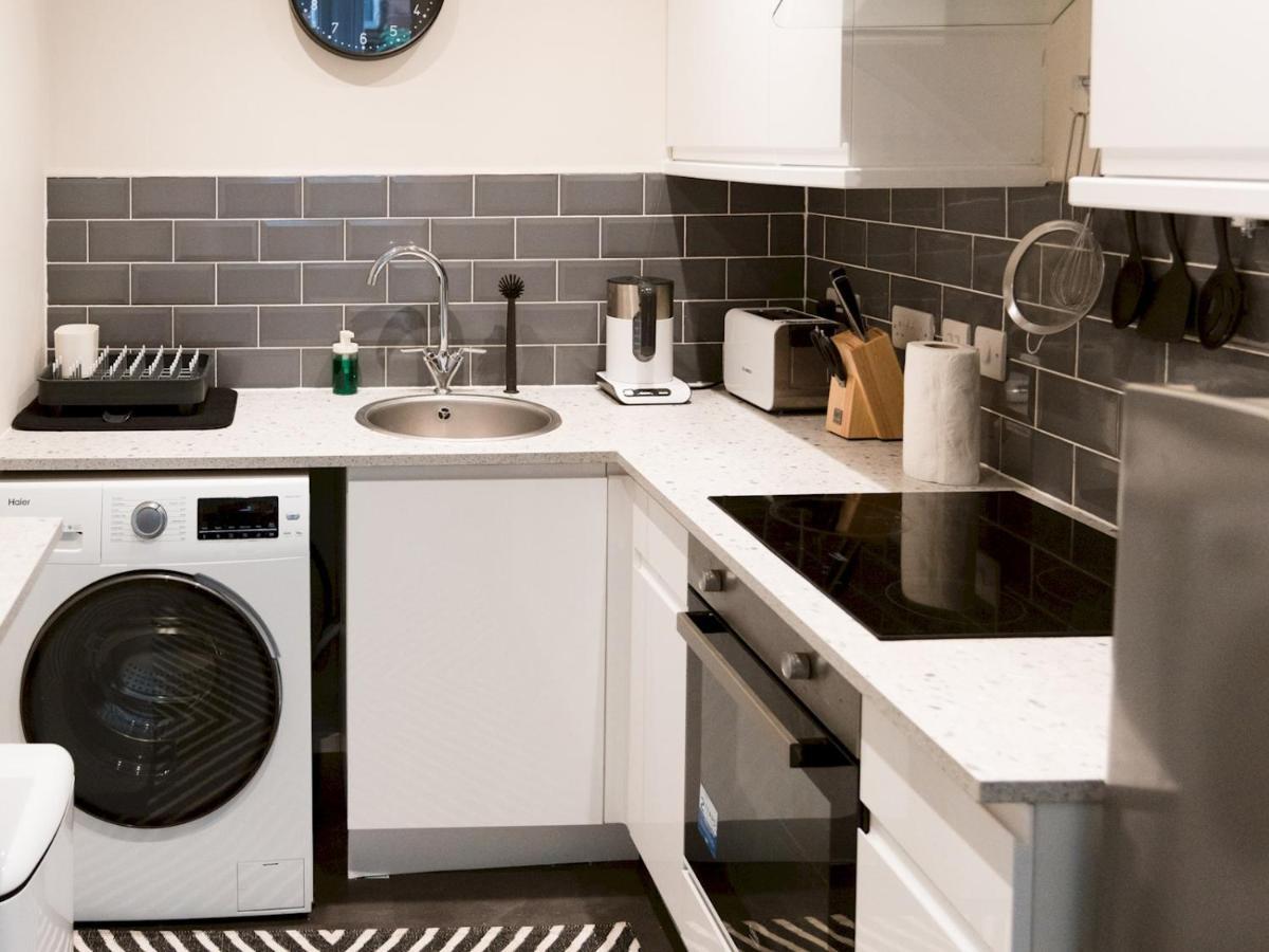 Pass The Keys Per7 Fm 1 Bed Ground Floor Flat Near Cessnock Subway Glasgow