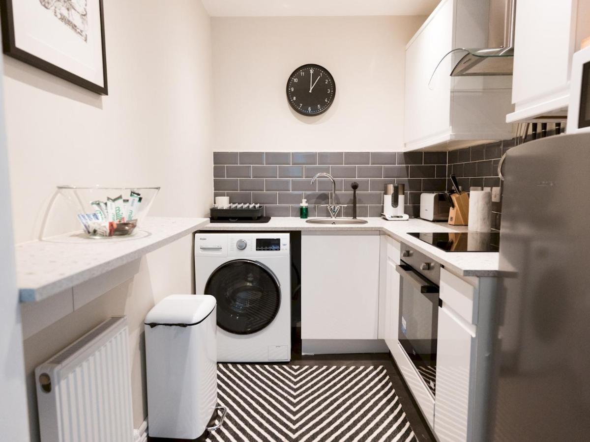 Pass The Keys Per7 Fm 1 Bed Ground Floor Flat Near Cessnock Subway Apartment