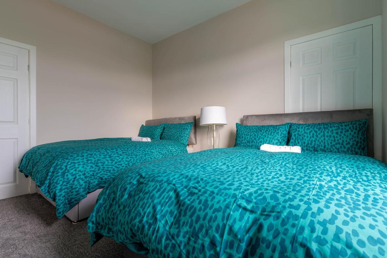 Homely House: 4-bedroom Comfort Near Centre Apartment