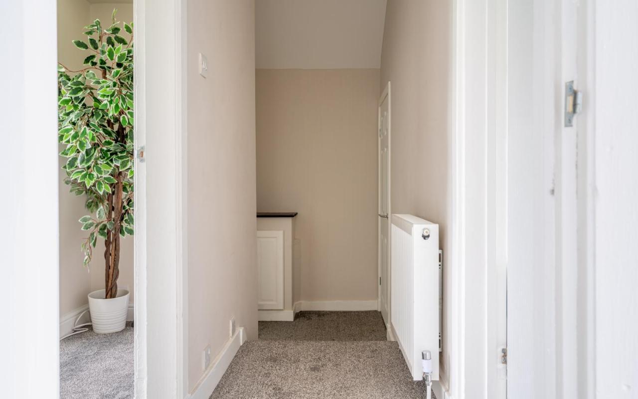 Homely House: 4-bedroom Comfort Near Centre *