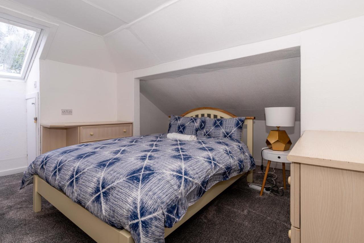 Homely House: 4-bedroom Comfort Near Centre Glasgow