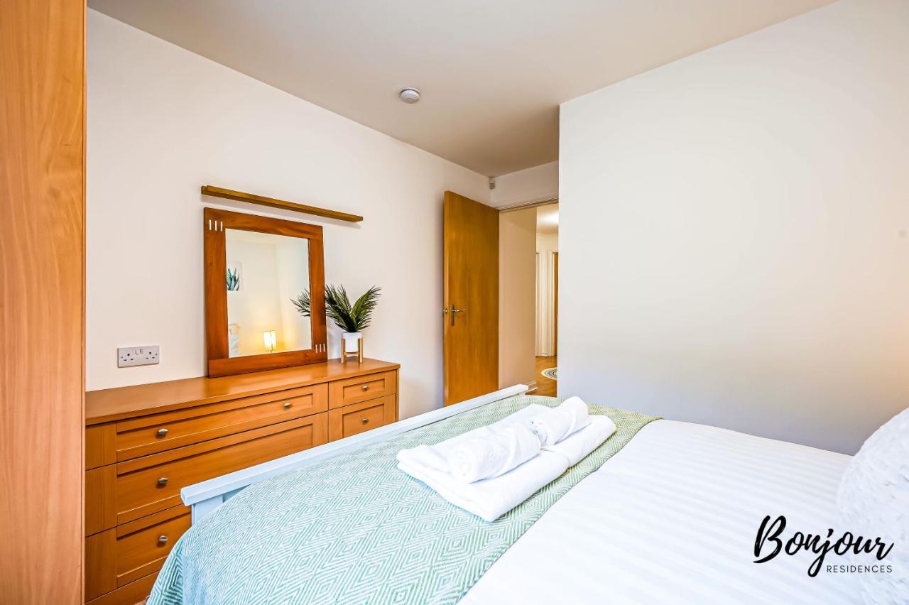 West End 3br-2ba, Near Kelvingrove Museum - Free Parking By Bonjour Residences *