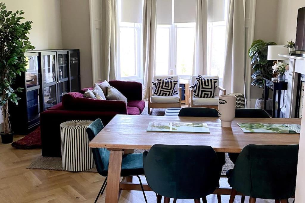 Stunning 3 Bedroom Victorian Near Pollok Country Park Apartment
