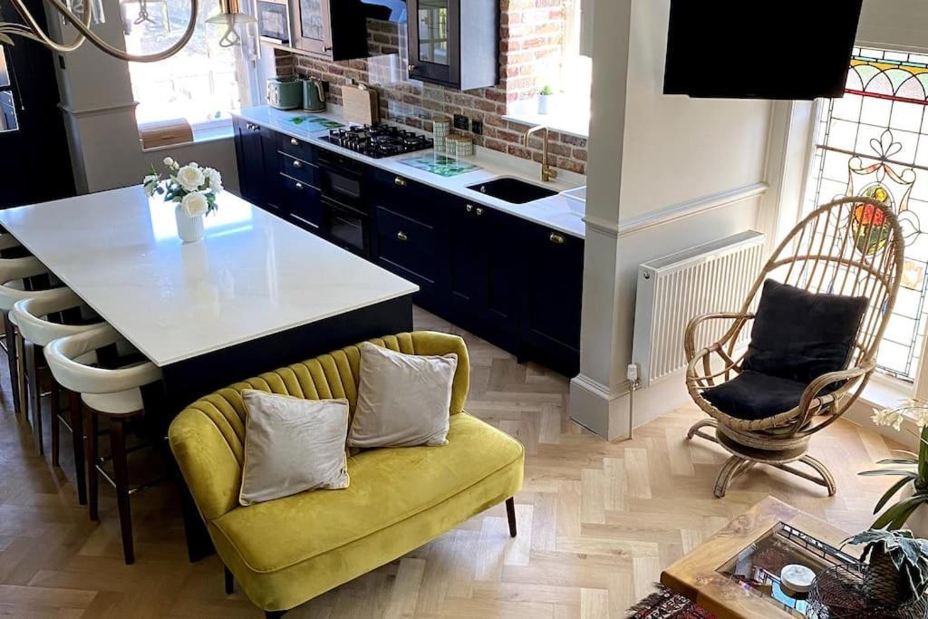 Stunning 3 Bedroom Victorian Near Pollok Country Park Apartment *