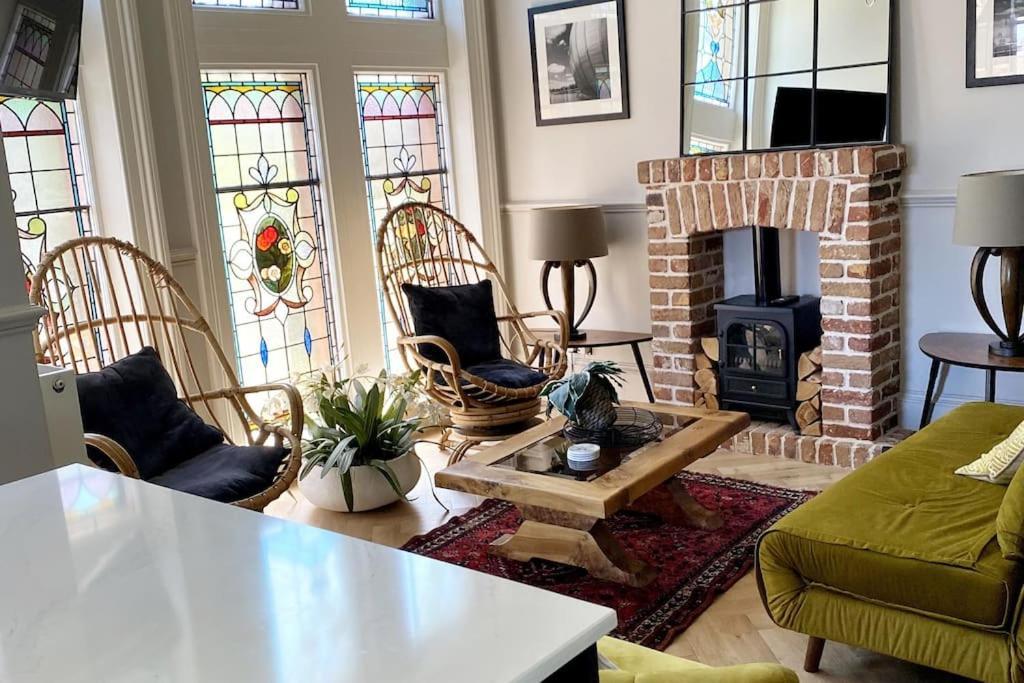 Stunning 3 Bedroom Victorian Near Pollok Country Park