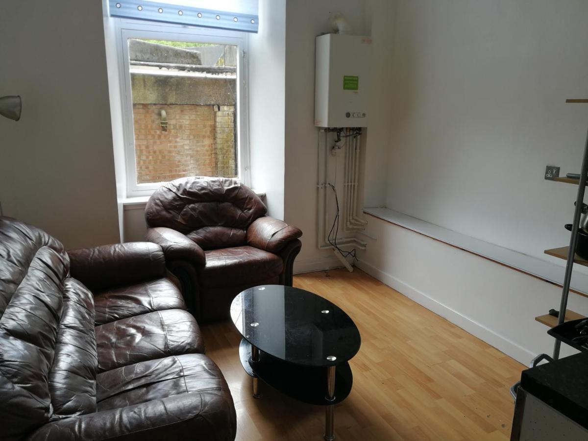 Guest house Budget Double Bedroom Near Centre And West End *