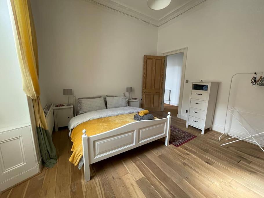Apartment Stunning West End Flat! *