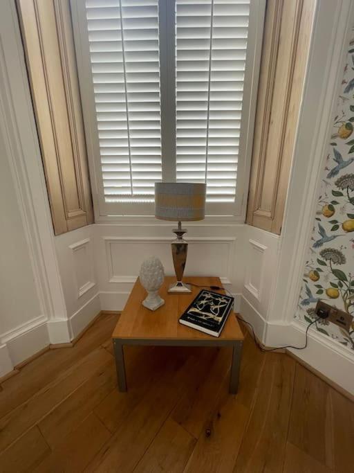 Apartment Stunning West End Flat!