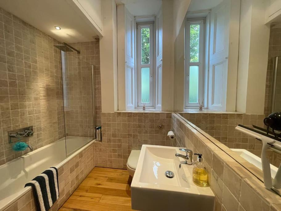 Apartment Stunning West End Flat!