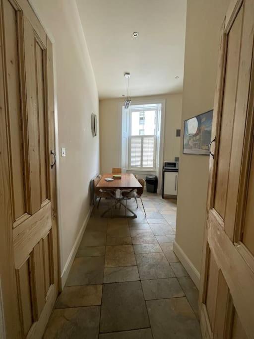 Apartment Stunning West End Flat! *