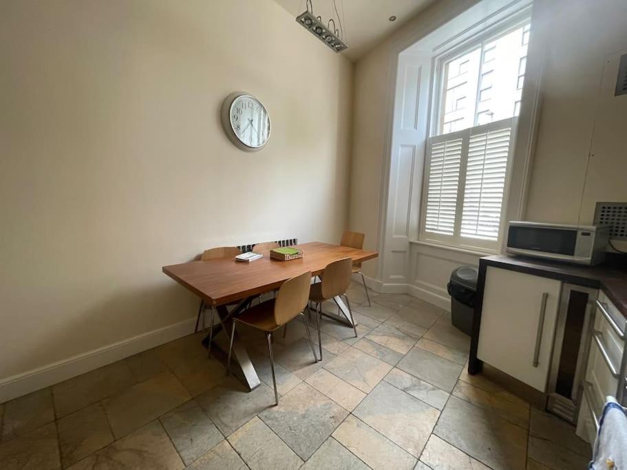 Stunning West End Flat! * Glasgow