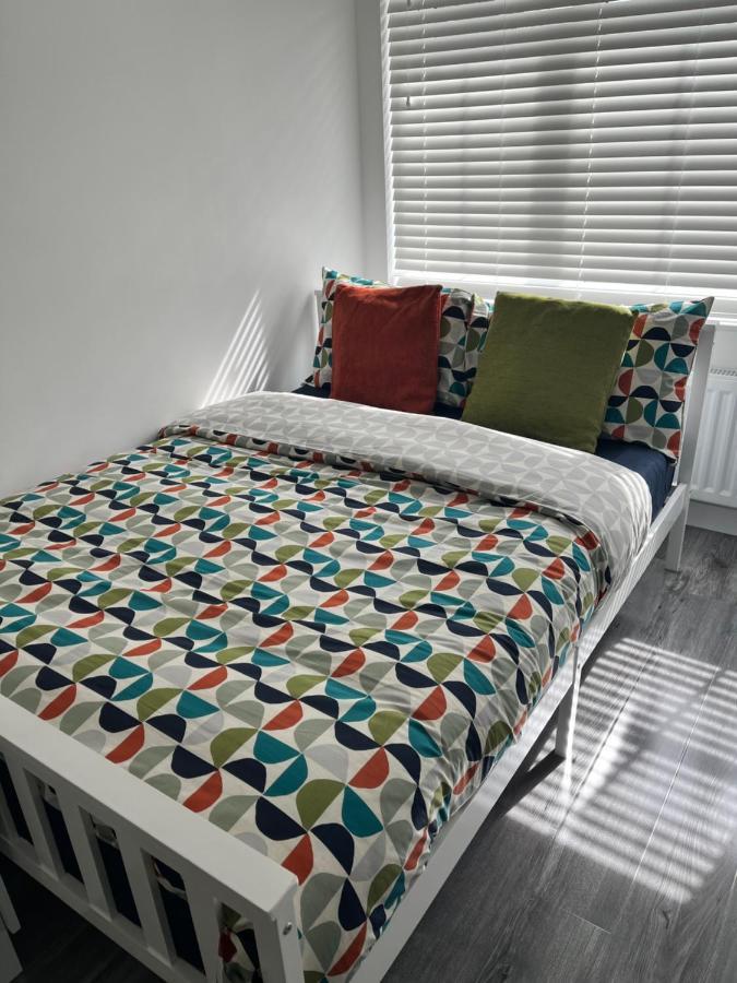 Modern Comfy One Bed - Free Parking Apartment *