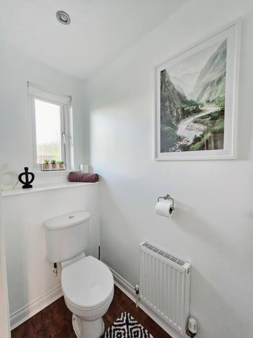 Modern 5 Bedroom Townhouse With Free Parking Glasgow