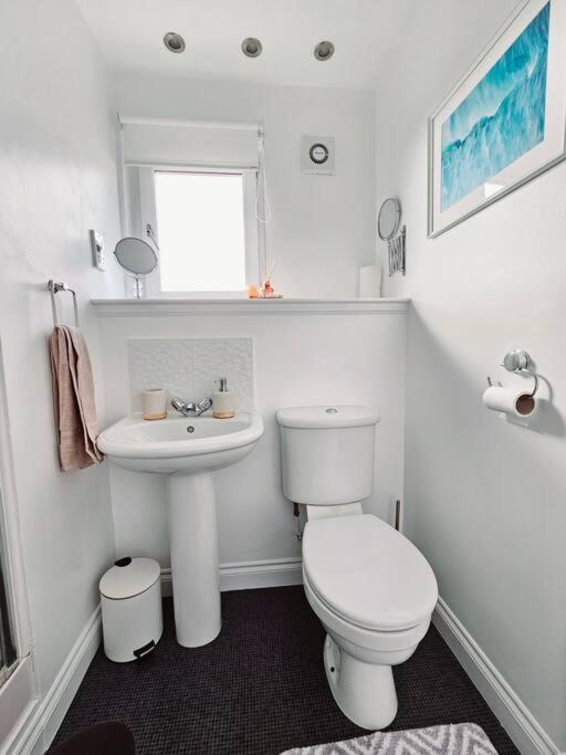 Modern 5 Bedroom Townhouse With Free Parking Glasgow