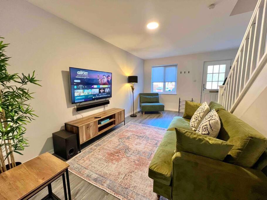 Ideal 2 Bedroom