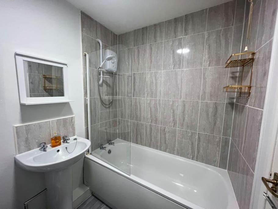 Ideal 2 Bedroom