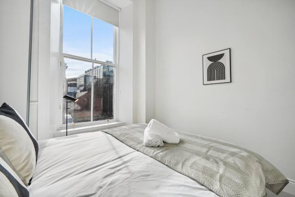 1 Bed Blythswood Flat *