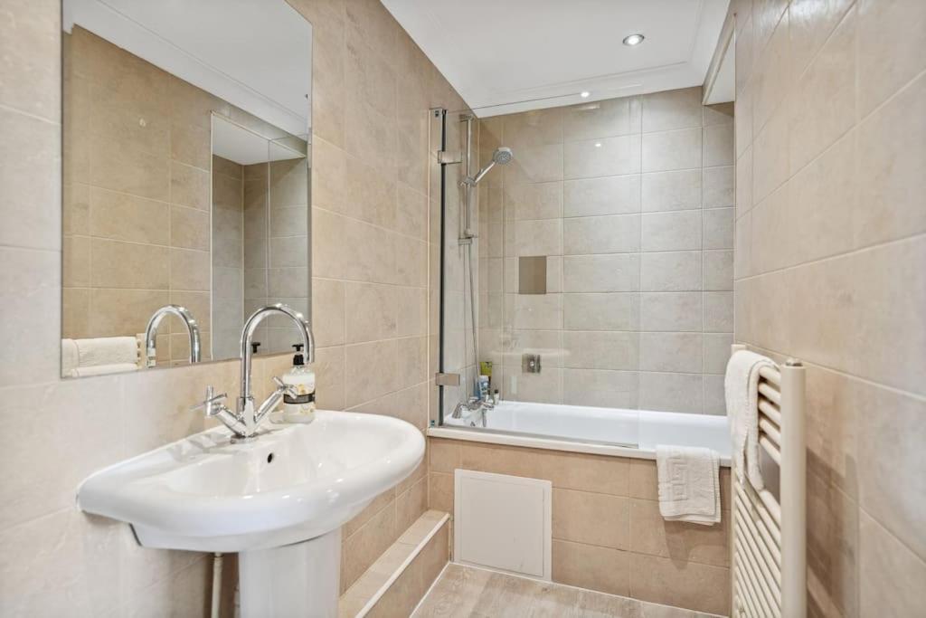 1 Bed Blythswood Flat *