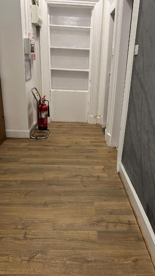 Large 3 Bed Apt Close To City, Ovo Hydro And Ibrox Stadium *
