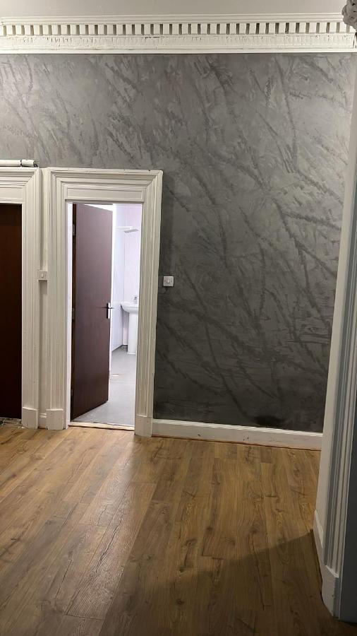 Large 3 Bed Apt Close To City, Ovo Hydro And Ibrox Stadium Apartment