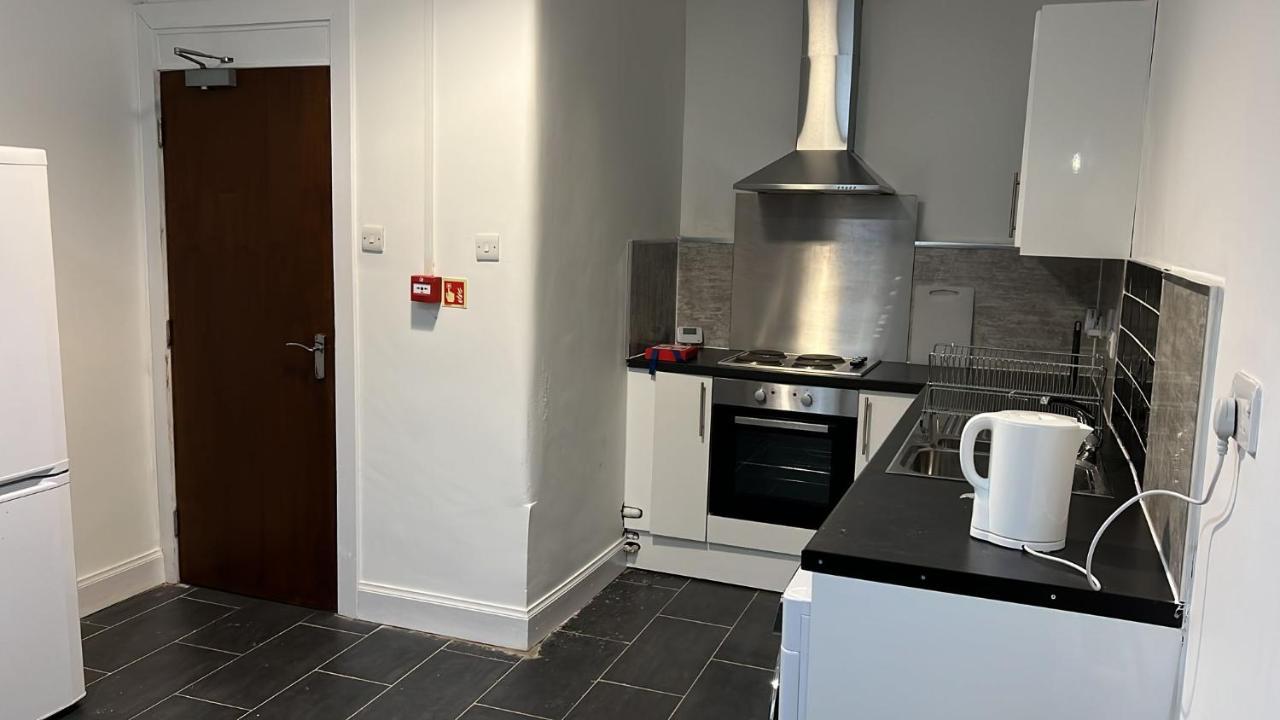 Large 3 Bed Apt Close To City, Ovo Hydro And Ibrox Stadium * Glasgow