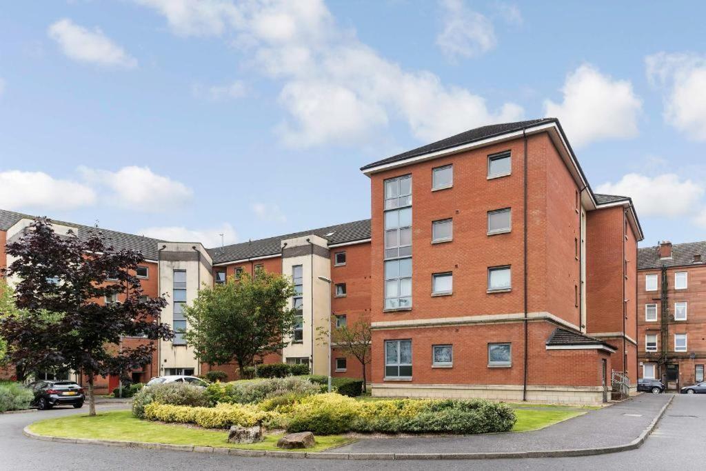 Lovely 2-bedroom Flat With Free Parking Apartment Glasgow